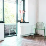 בית נופש Budget-friendly Center Prime Loc טילבורג